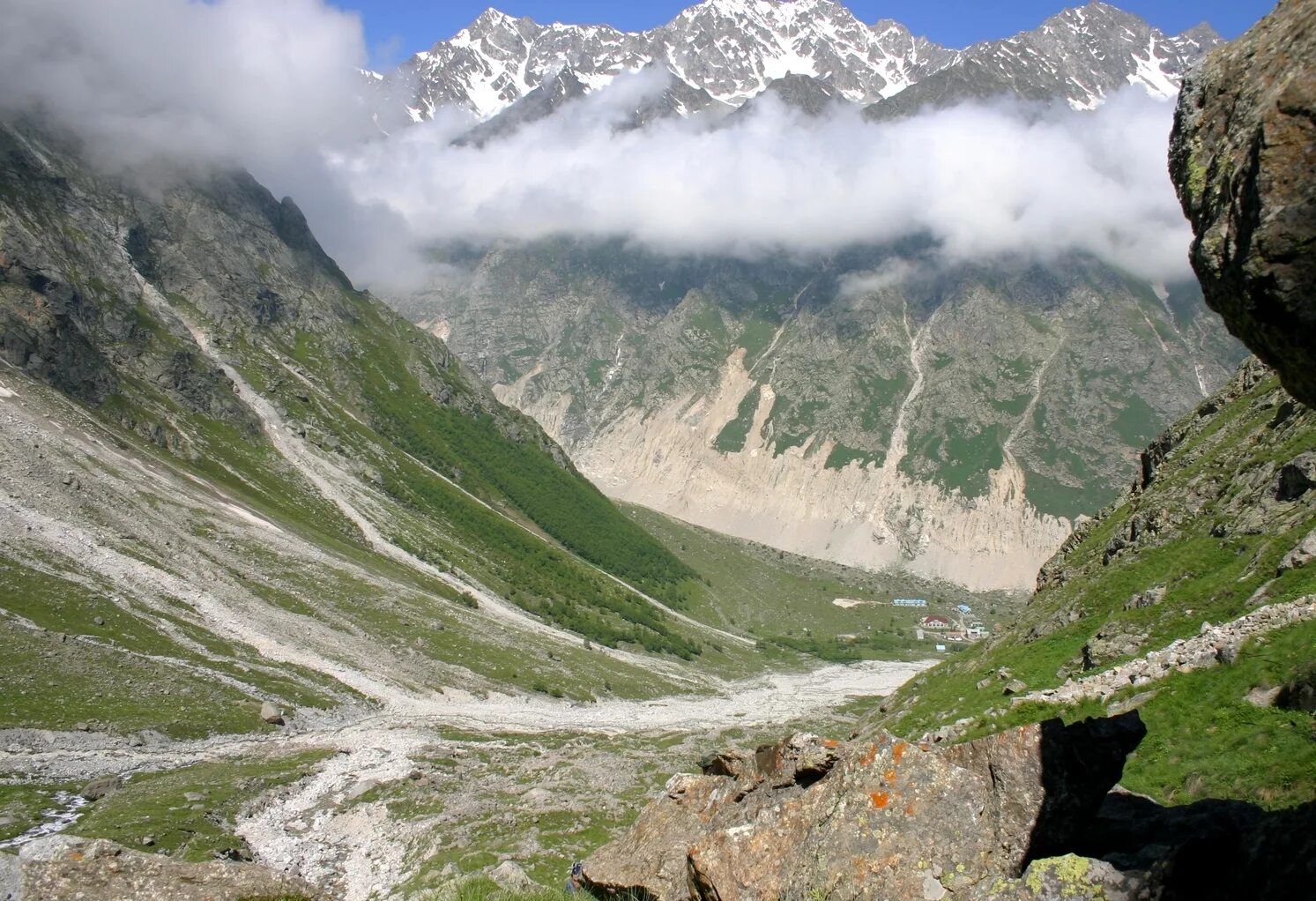 Свет северный кавказ. Безенги Кабардино-Балкария. Безенги (Безенгийское ущелье). Кавказ ущелье Безенги. Село Безенги Кабардино Балкария.