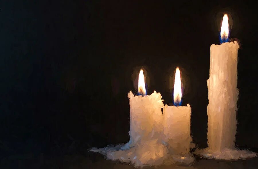 Одновременно зажгли 3 свечи 1. Горящая белая свеча. Свеча (белая). Белая свеча горит. Три горящие свечи.