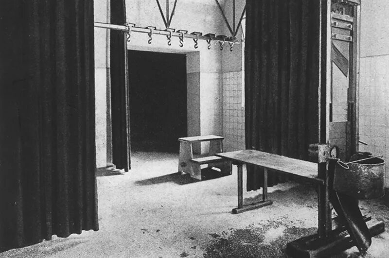 Тюрьма Панкрац гильотина. Музей тюрьмы Плётцензее гильотина. Тюрьма Плетцензее в Берлине. Как правильно гильотина