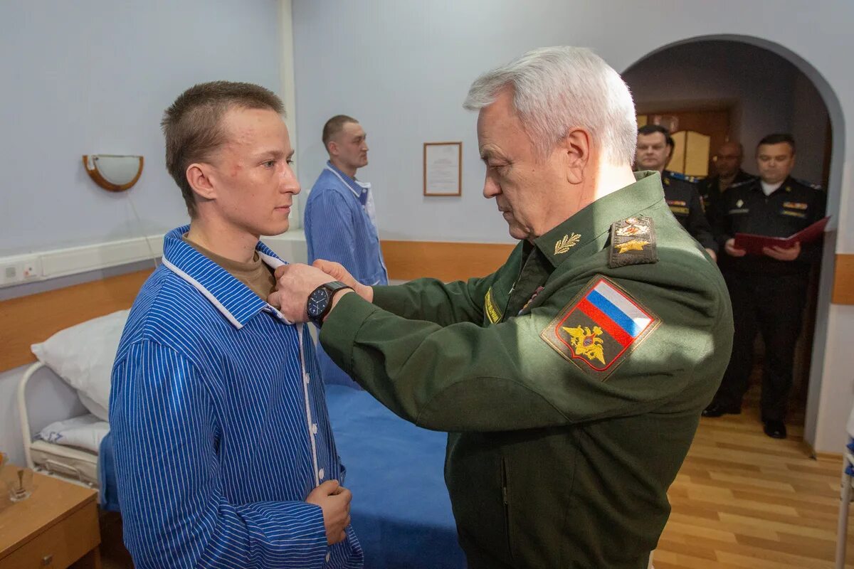 Награждение военных. Награждение военнослужащих государственными наградами. Вручение медали за отвагу. Вручение медалей военнослужащим. Статус специальной военной операции