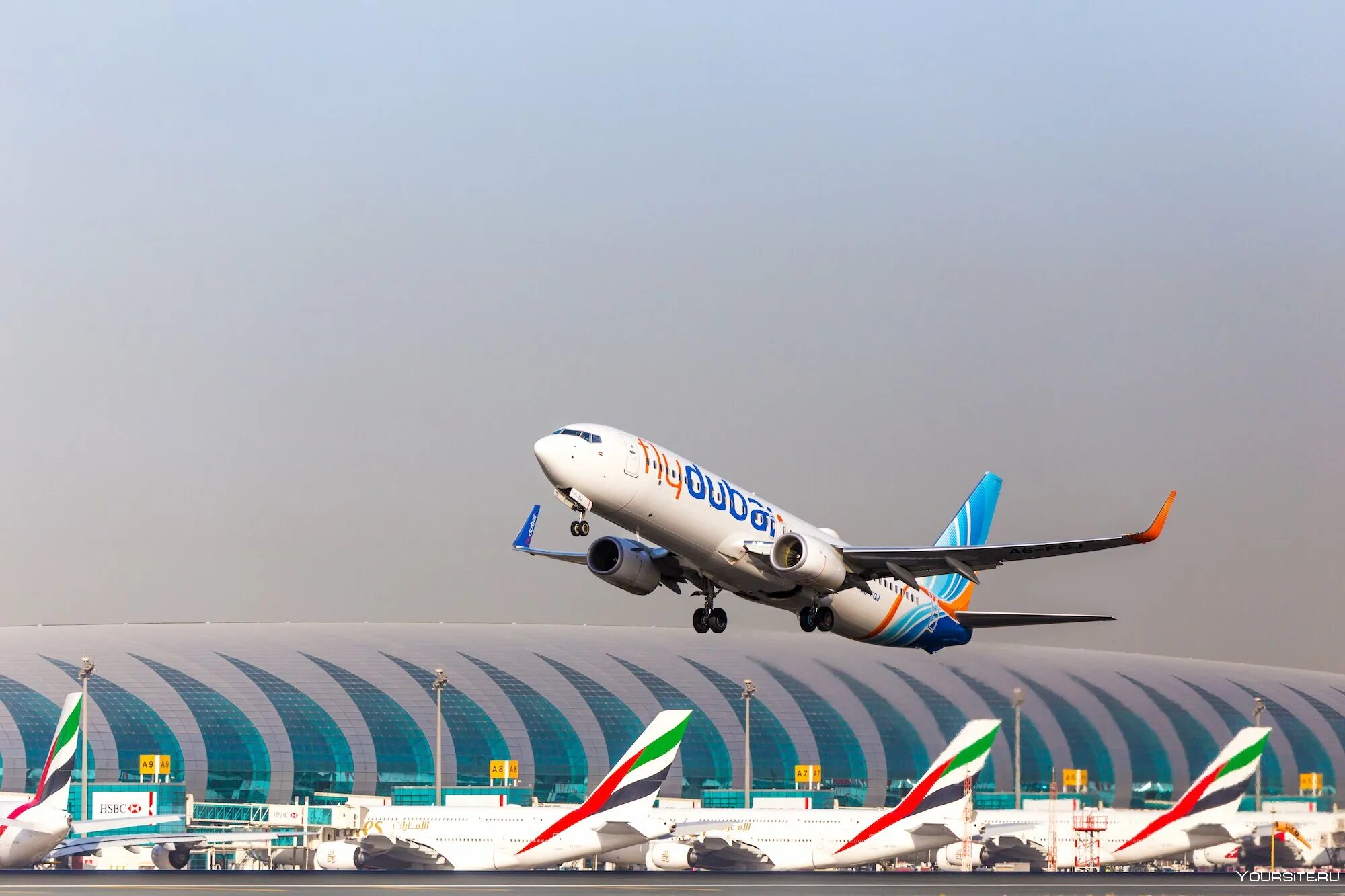 Fly dubai рейс. Самолеты авиакомпании Флай Дубай. Boeing 737 Мах Fly Dubai. Авиакомпания ОАЭ Флай Дубай. Флай Дубай 2023.