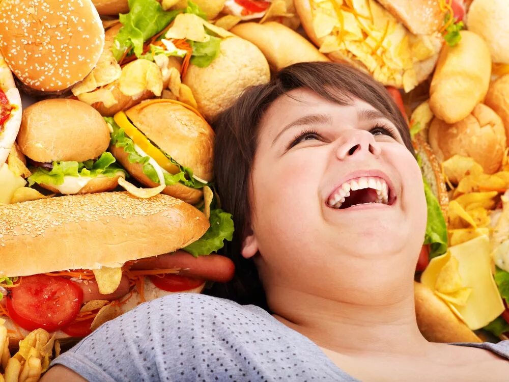 Можно ли каждый день есть фаст фуд. Дети и фаст фуд. Ожирение еда. Неправильное питание. Быстрое питание фаст фуд и ожирение.