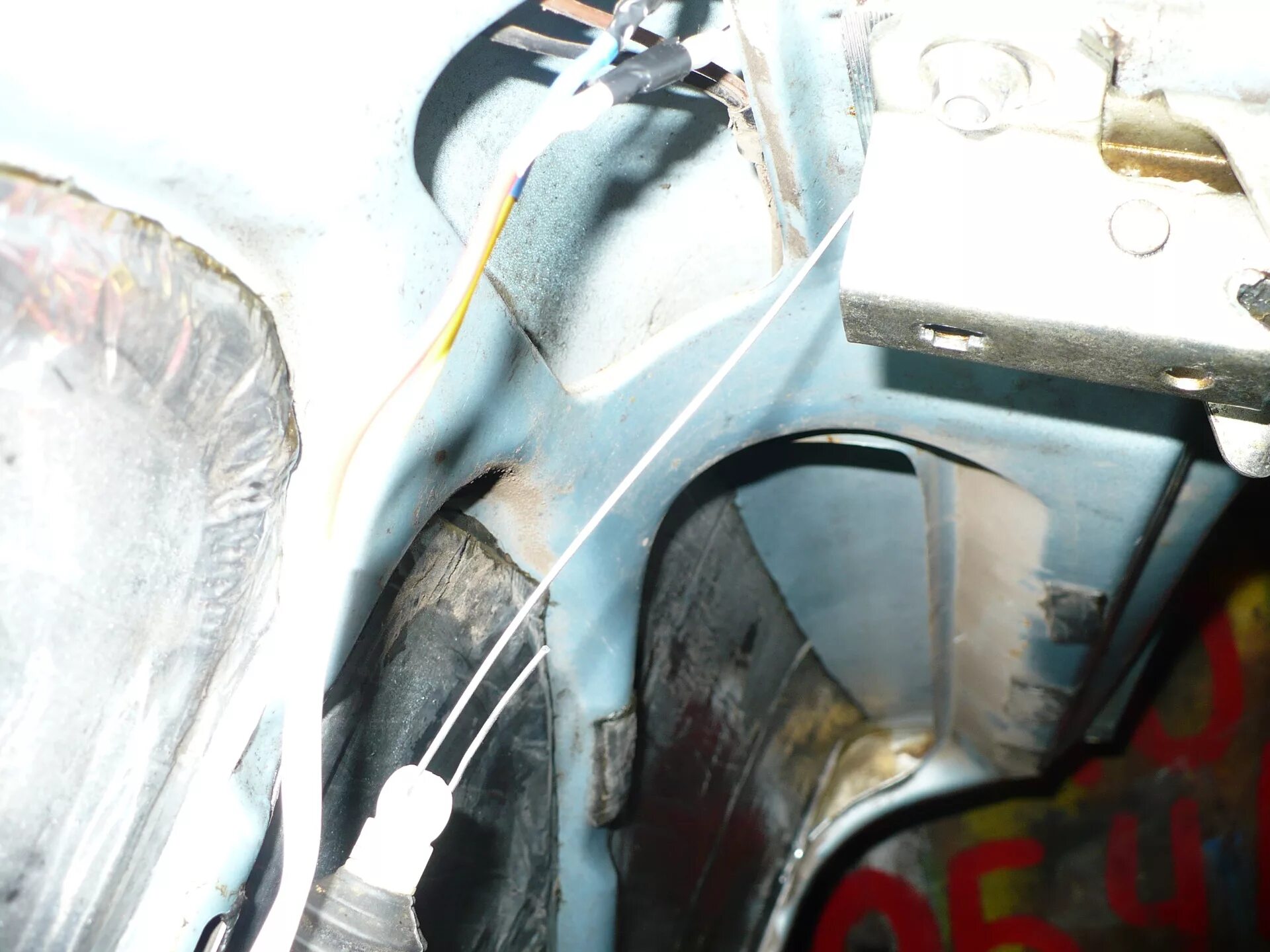 Дверные пальцы на ваз 2109. Задняя дверь ваз 21099. Дверь ваз 21099 изнутри. Открытая дверь ваз 2109. Как открыть ваз 21099.