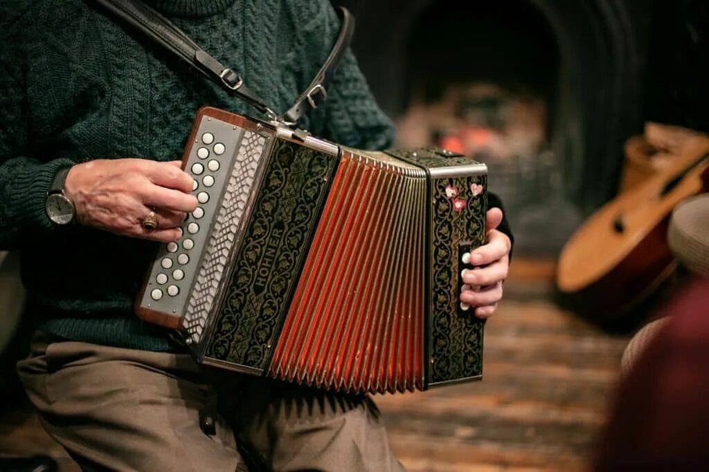 Ирландский аккордеон. Ирландская гармонь. Ирландский баян. Кельтский аккордеон.