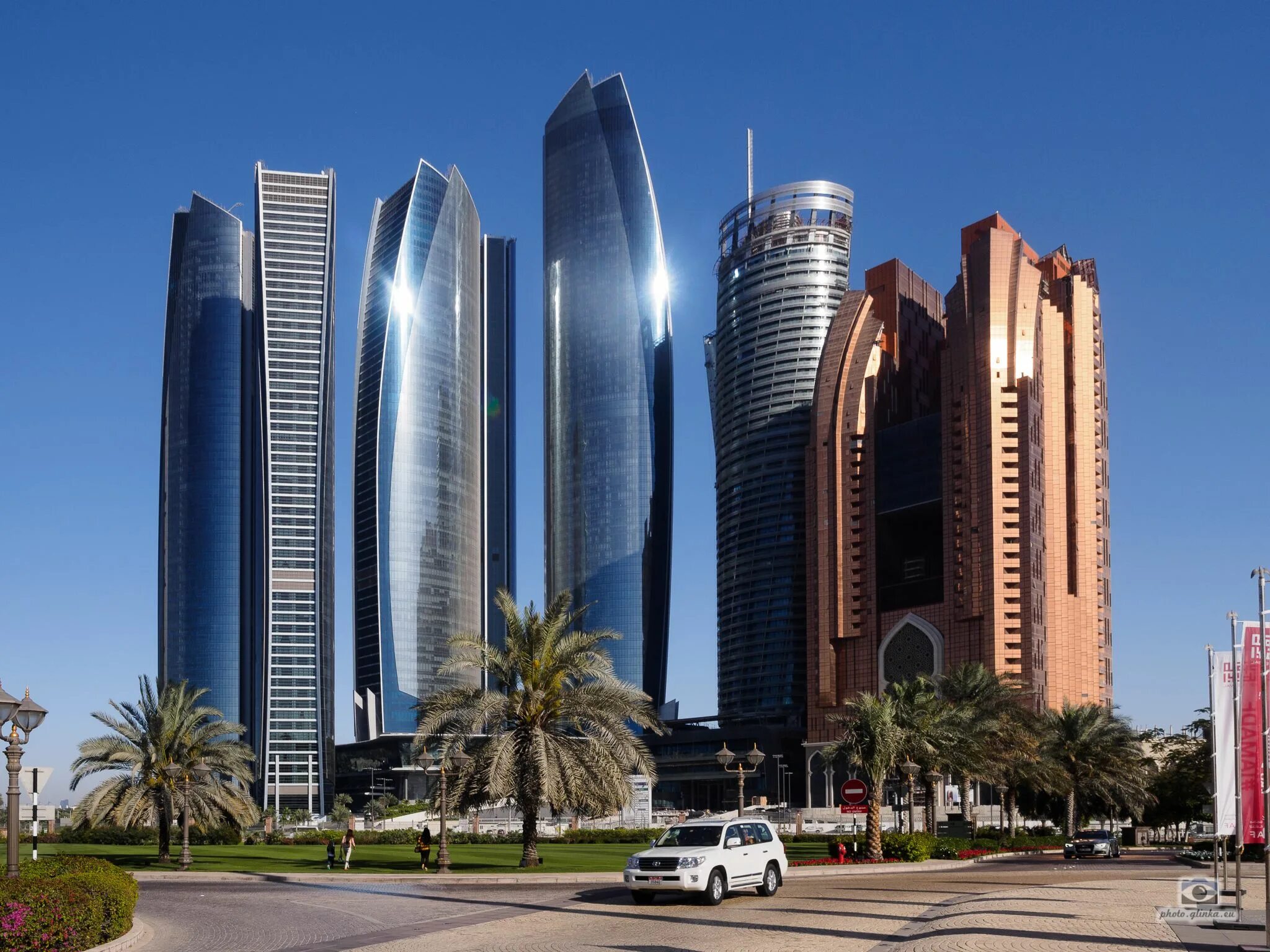 Объединённые арабские эмираты Абу-Даби. Столица Эмиратов Абу-Даби. Башни Этихад Абу Даби. Столица Дубая Абу Даби.