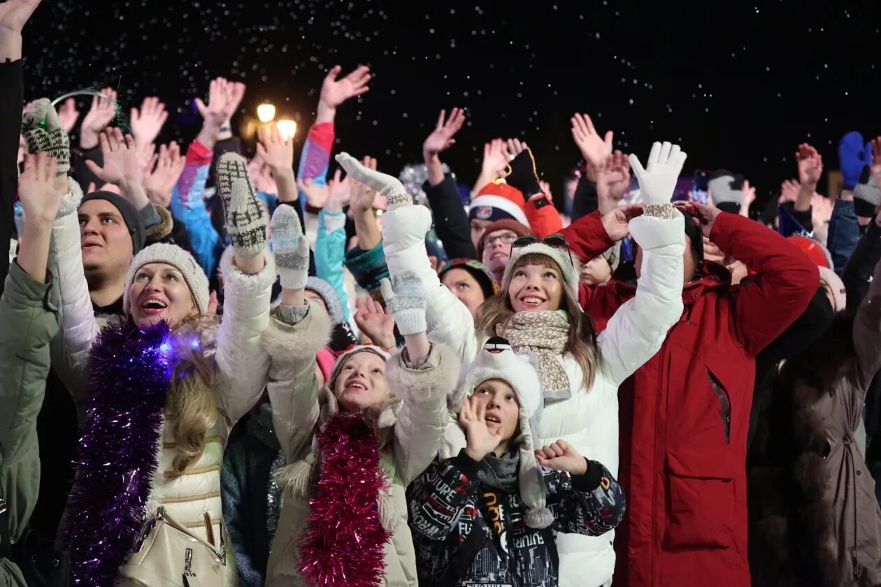 елки 2022 фильм. какие елки снимали последние. съемки фильма елки в красноярске. фильм елки хабаровск. елки 8 уфа съемки.