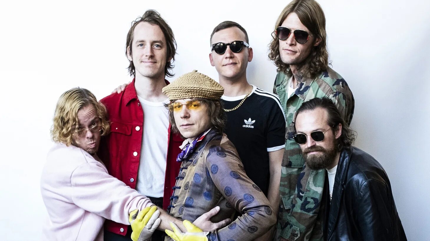 Cage the elephant come a little. Elephant группа. Кейдж зе Элефант. Cage the Elephant солист. Cage the Elephant 2021.