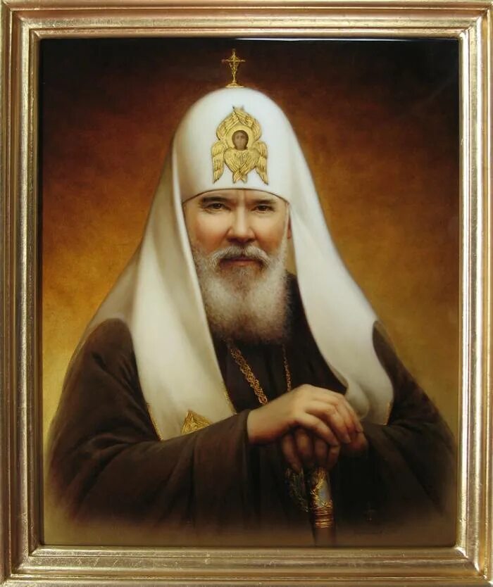 Патриарх кирилл 1995г. Патриарх кирилл. Патриарх кирилл молится. Гундяев кирилл михайлович. Лисицин темный патриарх светлого рода.