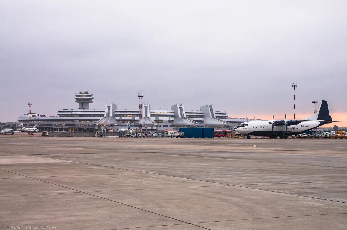 Анапа сколько аэропортов. Аэропорт Минск внутри. Минск аэропорт бык. Аэропорт Минск 2 фото. Минск аэропорт 1951.