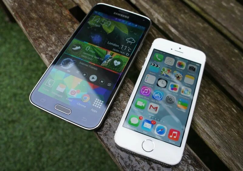 Iphone 6 Samsung s5. Iphone vs Samsung. Samsung айфон 5. Iphone 8 Samsung s5. Что лучше айфон 15 или самсунг s24