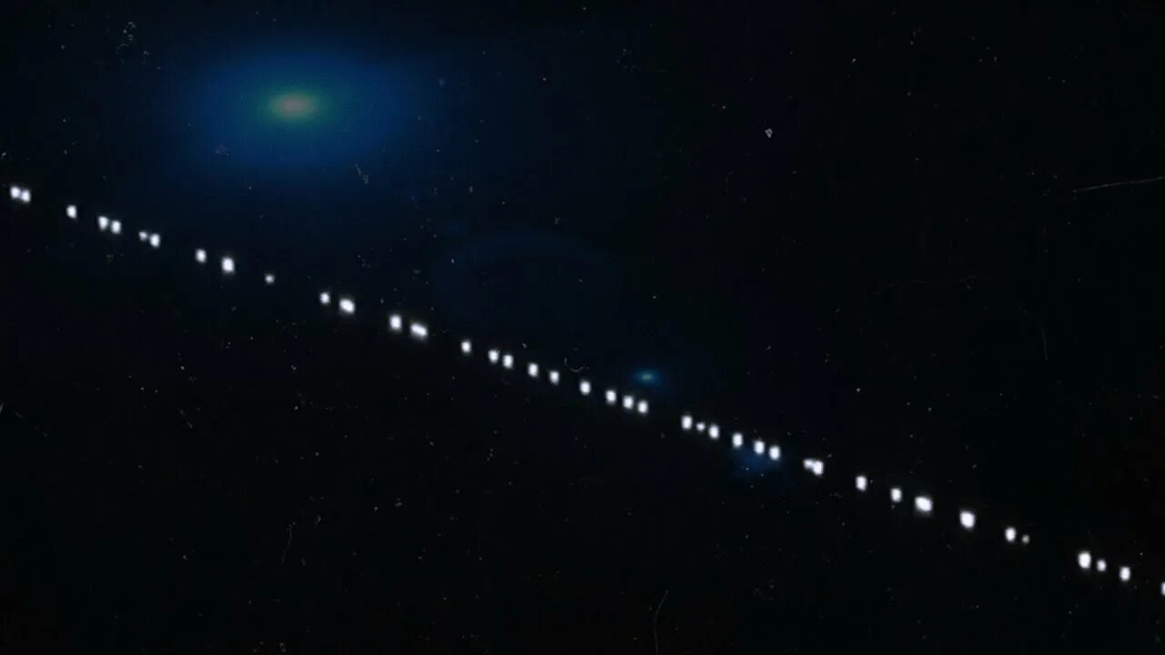Летящие огни в небе
