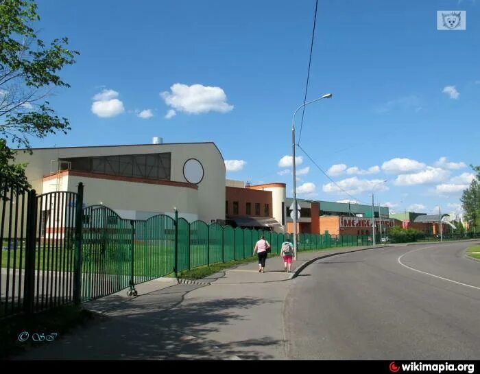 Спорткомплекс медведково. Бассейн медведково заповедная. Бассейн в южном медведково. Спорткомплекс медведково. Арена медведково стадион футбол.