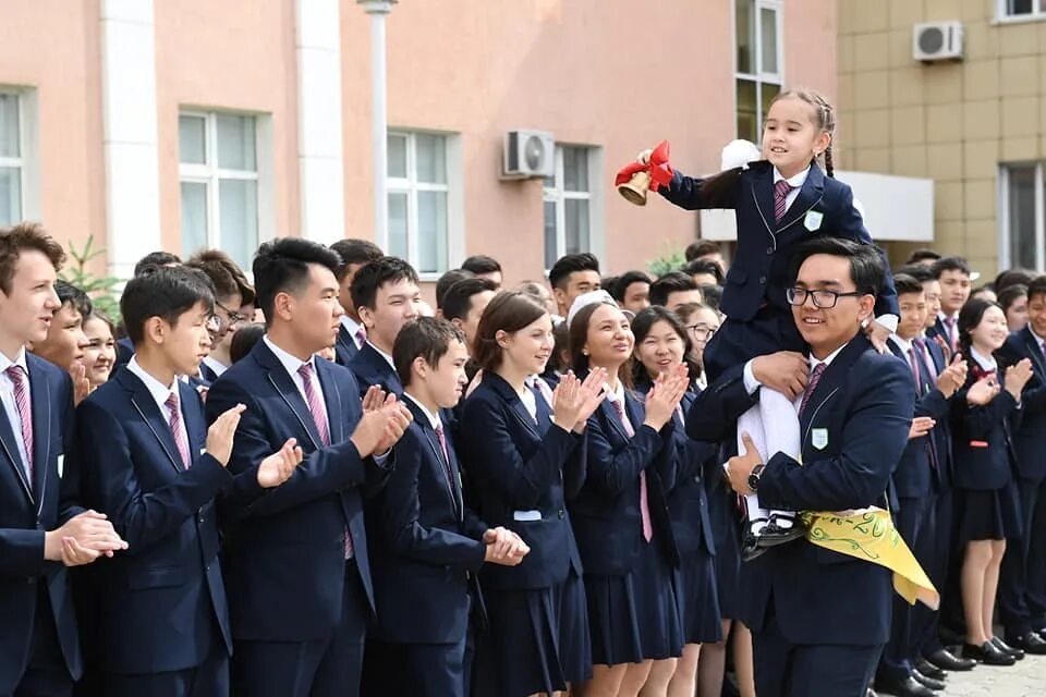 Какую школу окончил
