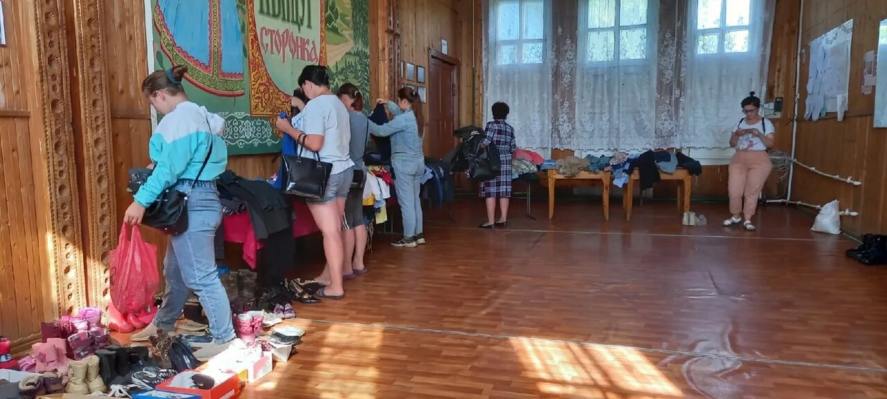 досуг села. досуг села. досуг села. летом дети играют в селе. ярмарка услуг.