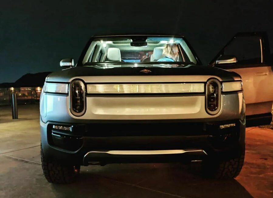 Rivian r3. Rivian. электрокар rivian. rivian rt100. rivian r1t at.