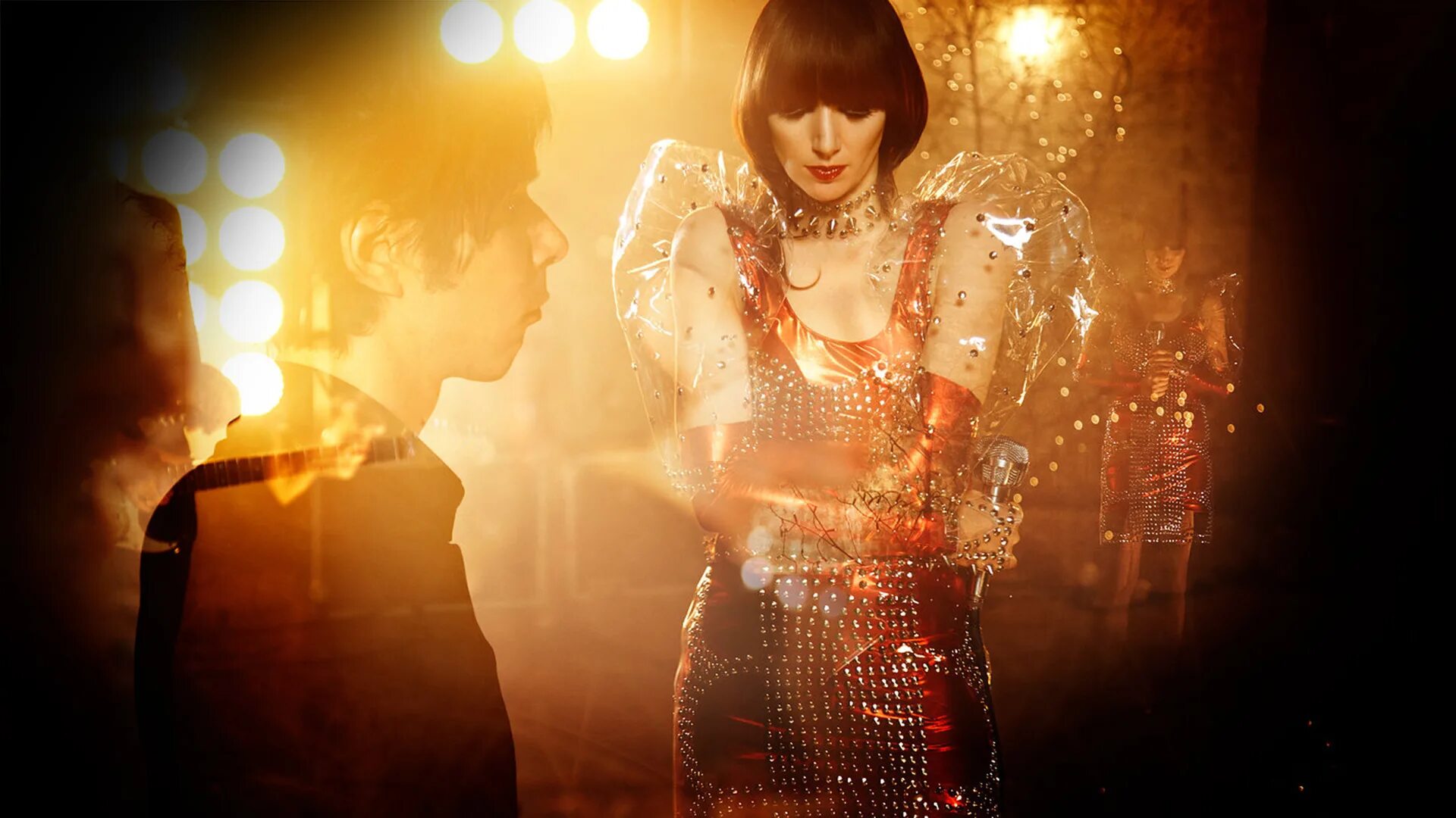 Rolling heads песня. Группа yeah yeah yeahs. Джессика Добсон yeah yeah yeahs.