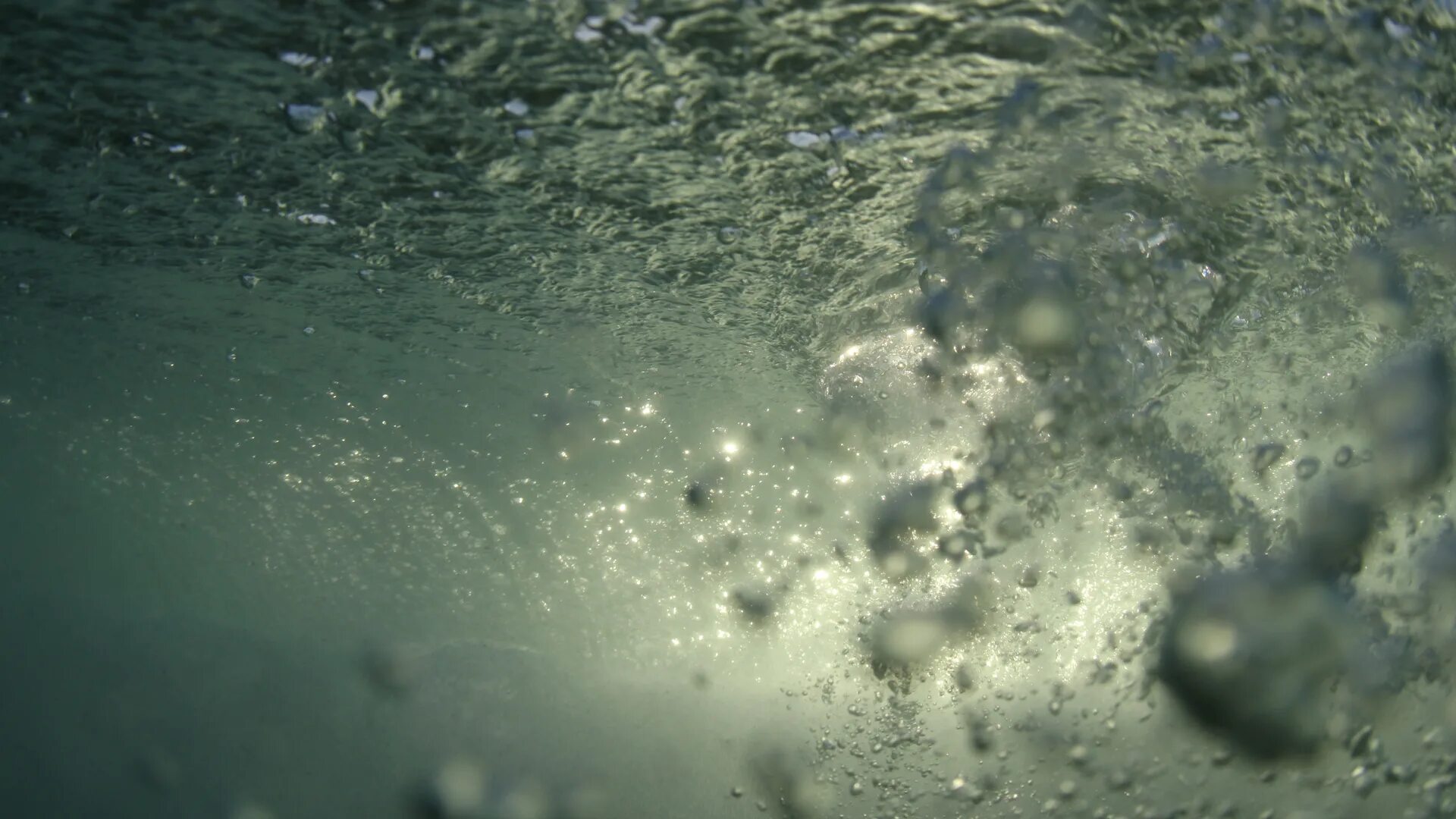 Почему в воде пузыри. Пузыри в воде. Подводные пузыри. Пузырьки под водой. Пузырьки в море.