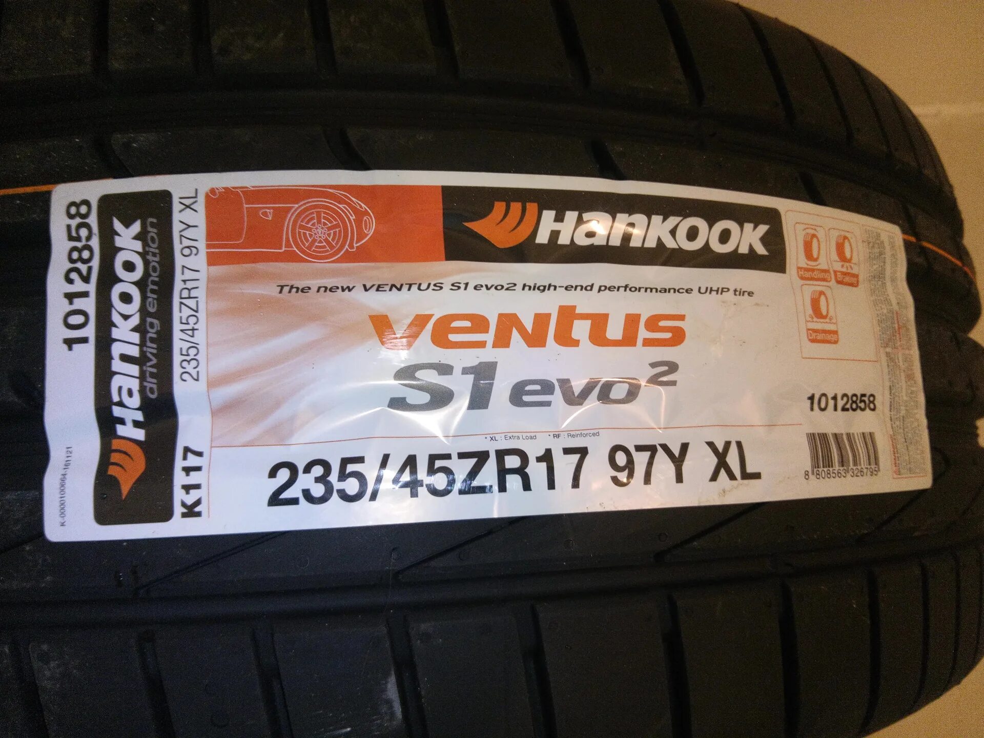 Шины hankook k127a отзывы. Резина Hankook 235/45zr17. 235/45 R17 97y Hankook k117. Hankook Ventus s1 EVO 2 этикетка. Евро индексы шины Hankook Ventus evo2 k117.