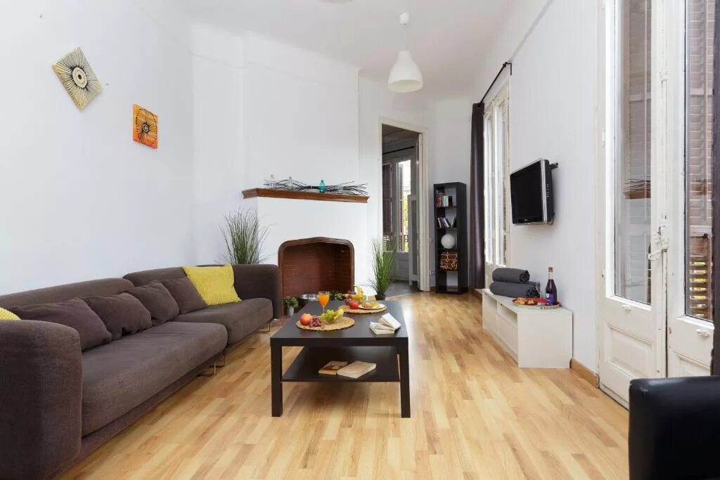 Apartment barcelona. Квартира в барселоне. Снять отель в пригороде барселоны на букинге. Family apartment. Apartment barcelona.