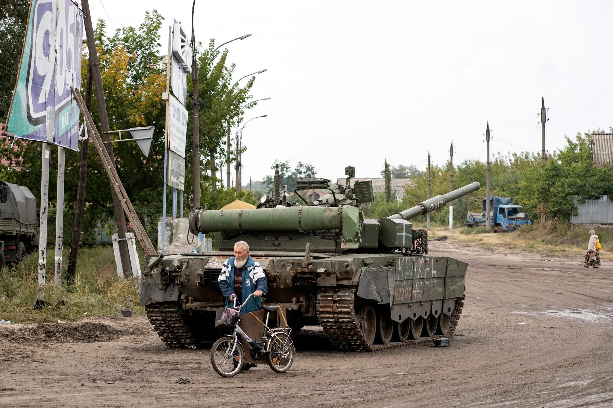 Харьковская область вс рф. Танк России. Брошенные танки. Современные танки. Брошенные танки в Харькове.