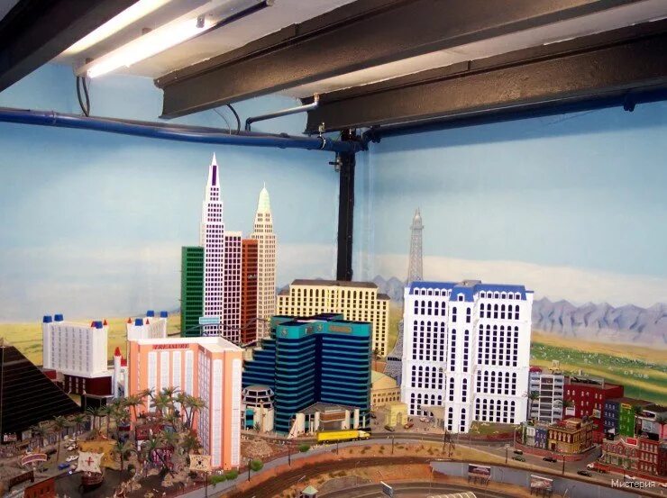 Мир макета. Самый большой лего город. Макет москвы на вднх москва сити. Мини макет города. Мир макета.