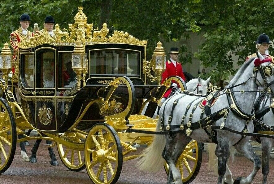 Друга карета. Карета короля Франции 1840. Карета королевы Елизаветы. Золотая карета Лондон. Царская карета.