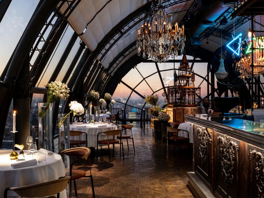 Московская область мякининское шоссе вл1 white. Ресторан белый. Вайт трэбет ресторан. Рестораны с белыми стенами. White rest.