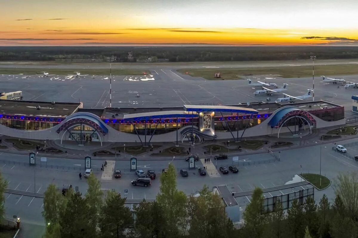 В аэропорте Сургута обозначали планы ремонта стоянки для самолетов