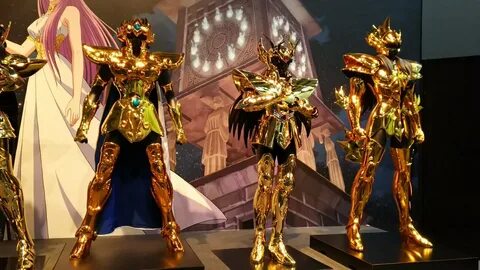 聖 闘 士 星 矢 30 周 年 展 の 時 の 黄 金 聖 衣 全 集 合全 体 を 撮 る の が 難 し か っ た 思 い 出今 後 も