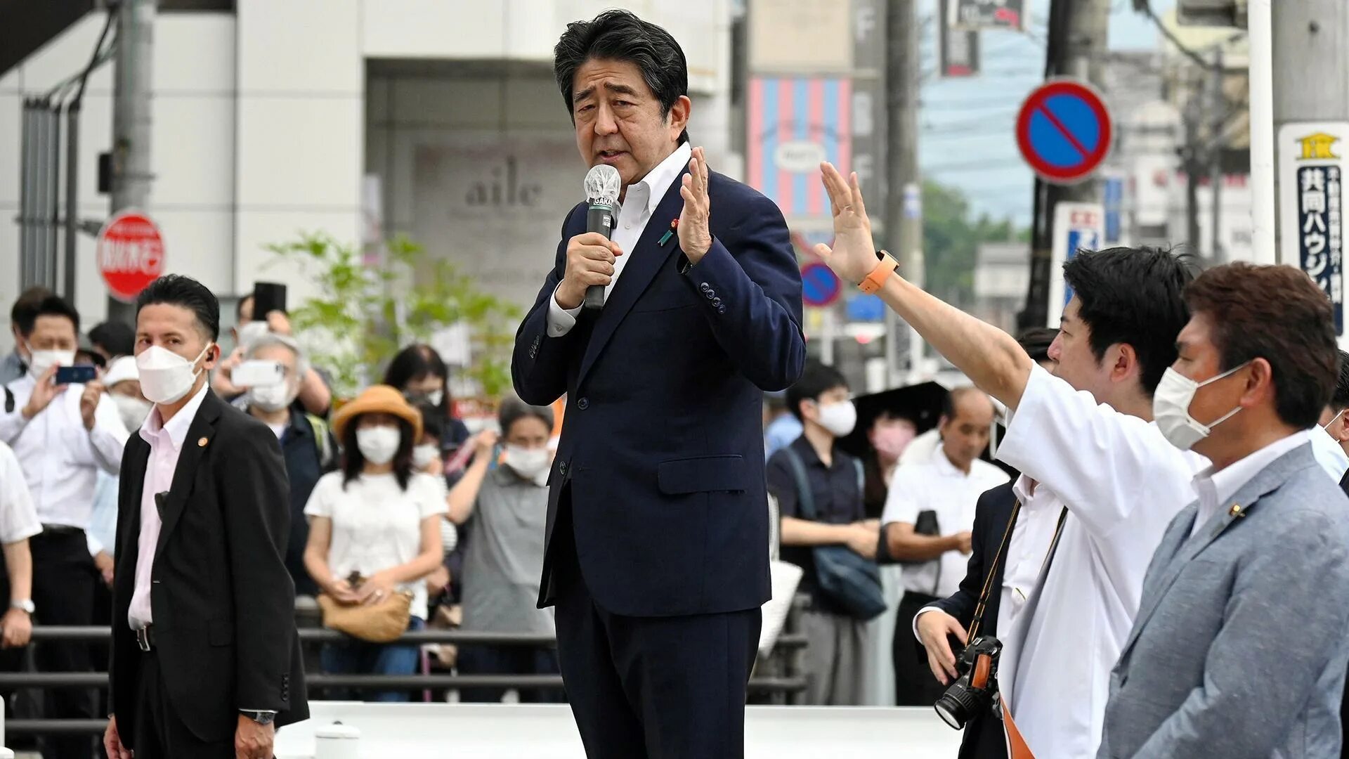 Япония покушение. Министр Японии Синдзо Абэ. Синдзо Абэ 2022. С Абэ премьер-министр.