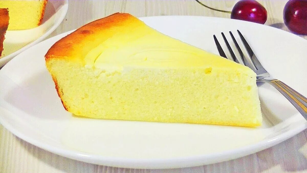 Запеканка с бананом и творогом. Творожная запеканка с бананом. Творожно-банановая запеканка. Запеканка творожнобананоая. Творожная запеканка с бананом.