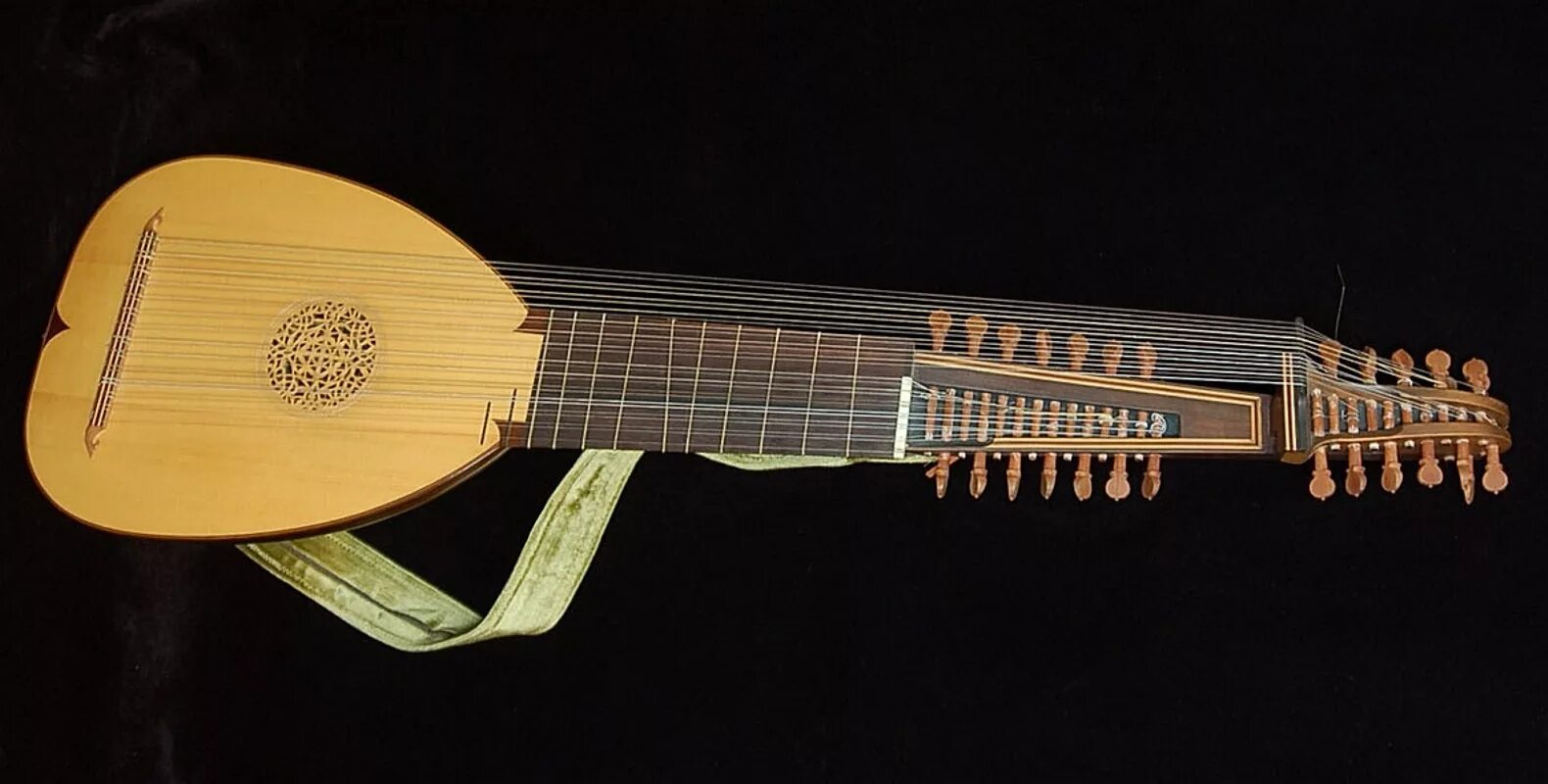 Лютня это. Лютня это. Польская лютня. Лютня муз инструмент. Лютня музыкальный инструмент.