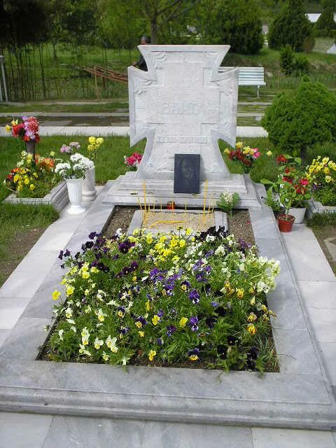 Ванга могила. Могила Ванги. Баба Ванга могила. Ванга кладбище. Могила Ванги в 1996.