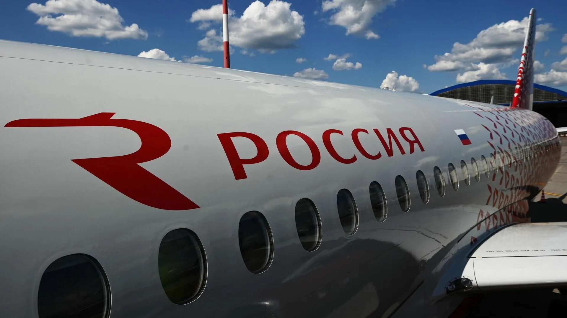 Самолет Superjet 100 авиакомпания Россия. Суперджет 100 Шереметьево. SSJ 100 Rossiya Airlines. Сухой Суперджет 100 Россия авиакомпания.