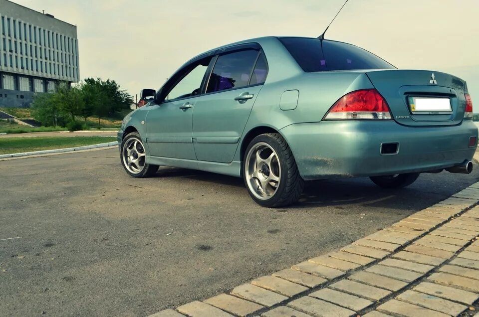 Mitsubishi Lancer 9 r16. Лансер 9 work r16. Митсубиси Лансер 9 на дисках. Диски на Лансер 9 r16.