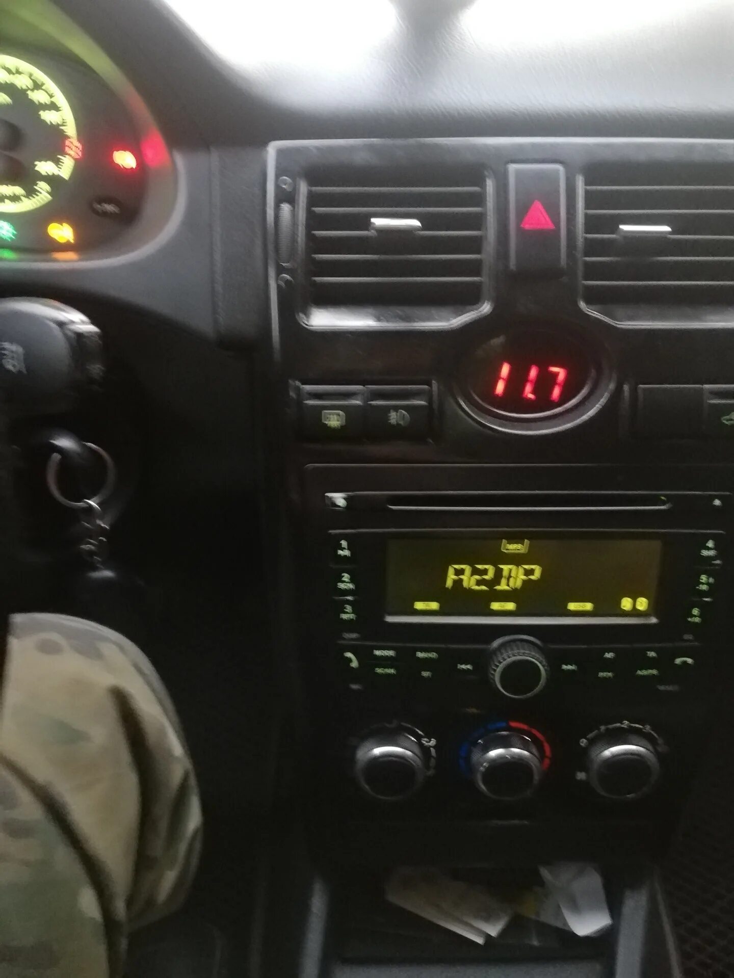 Магнитола ваз приора. Штатный мафон приора 1 люкс. Приора магнитола 9 дюймов. Магнитола ваз приора. Штатная магнитола приора 2008 год.