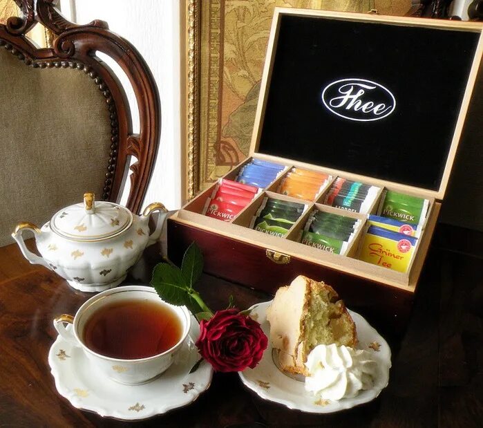 Купить чай часы. Чайная церемония в Англии Файв о'клок. Чай Файв о клок. Файв о клок магазин чая.
