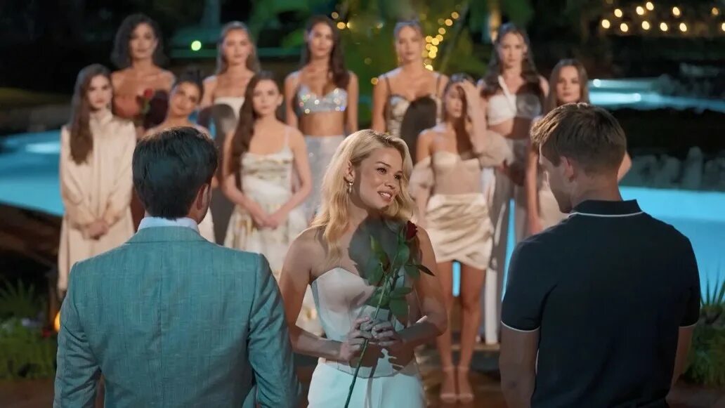 Холостяк 2022 церемония роз. Холостяк 2022 арина перевертень. Участницы шоу холостяк 2022. Александр гранков холостяк 2022. Арина холостяк 2022.