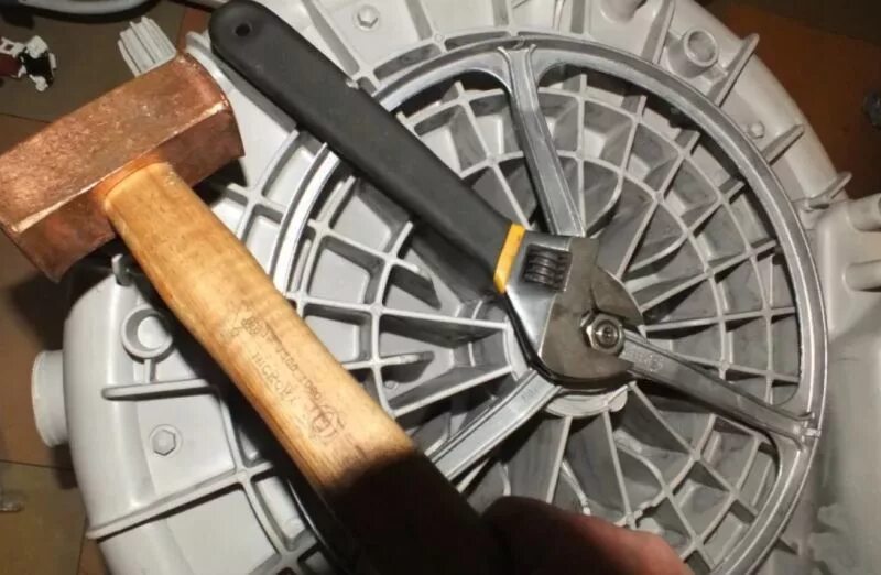 Шкив на вертикальную стиральную машину канди. Zanussi zws 3102 крестовина барабана. Подшипник барабана стиральной машины wf8590nfw. Стиральные машинки барабана самсунг. Шкив барабана стиральной машины lg wd-10180su.