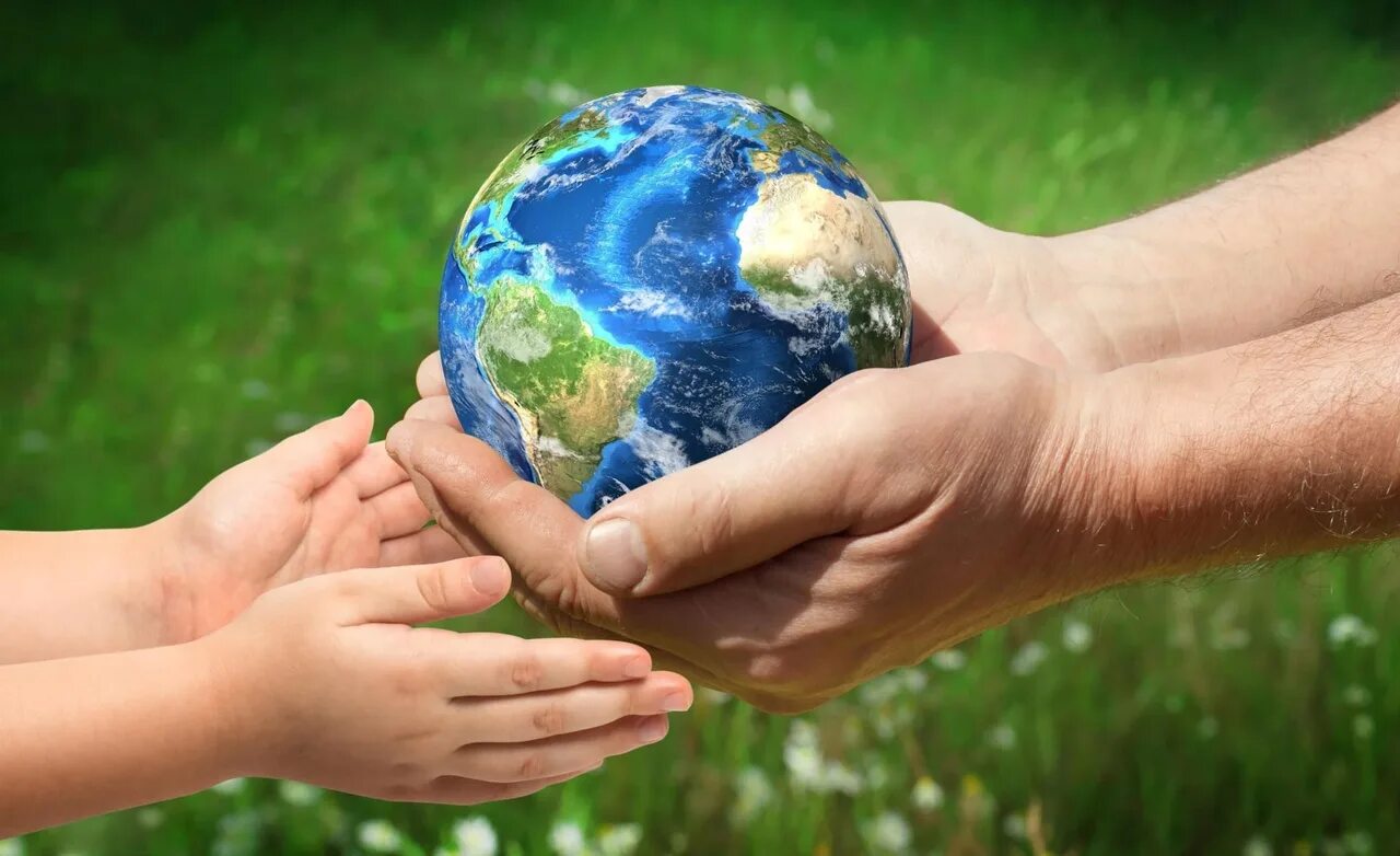Кл час день земли. День земли. Всемирный день земли. Планета земля экология. Планета в руках детей.
