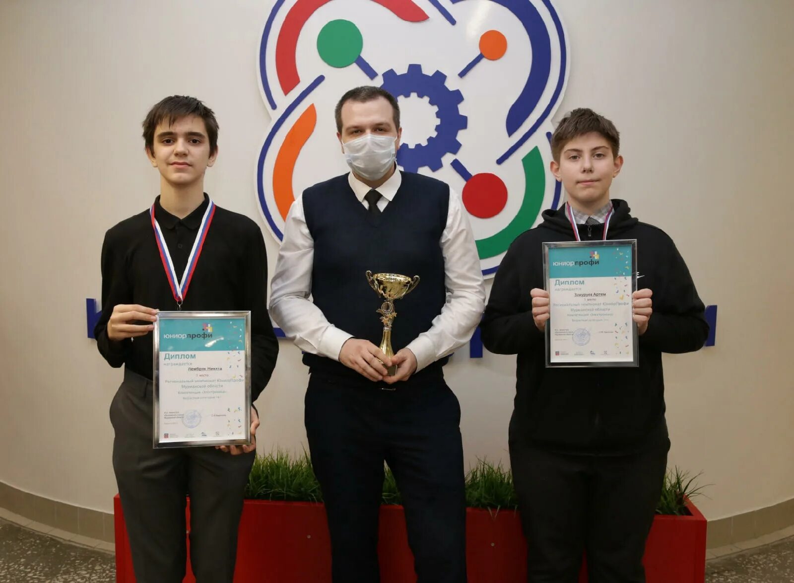 Сайт мурманского лицея. Международный лицей мурманск. Мбоу мпл мурманск. Мпл лицей в мурманске. Лицей 2 мурманск полиция.