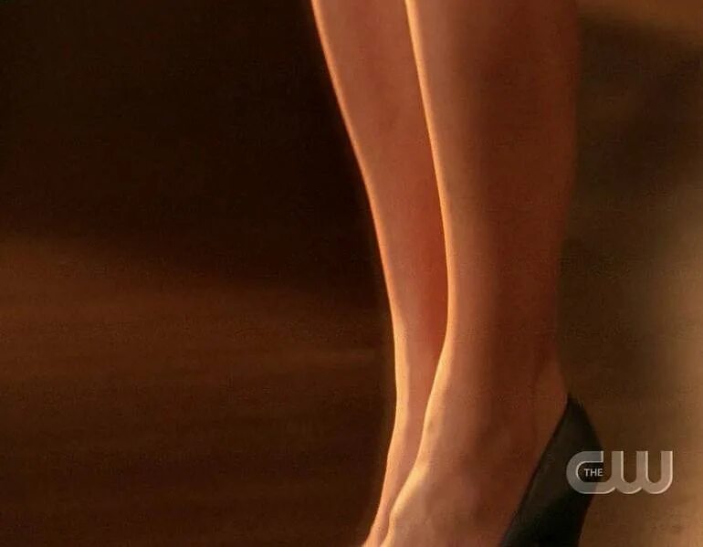 Ноги в туфлях гиф. Ножки девушек. Анимация ног девушки. Анимация ног девушки. Походки красивых ног.