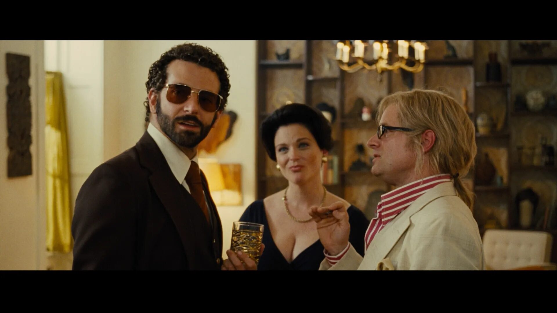 Афера сша. Афера по-американски (2013). Афера по-американски American Hustle 2013, драма, триллер, США. Брэдли Купер афера по американски.