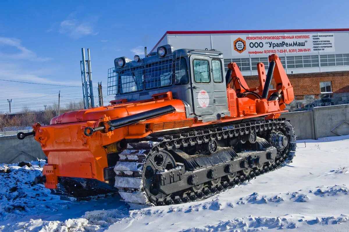 мобильный робототехнический комплекс варан. вездеходное гусеничное шасси. гусеничный кран kobelco. белорусский ратрак мсу-108. работы на гусеничном ходу.