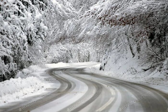 Сон дорога снег. Снежная пустая дорога. Дорога берег снег. Снежная дорога для игры. Дорога зигзагом.
