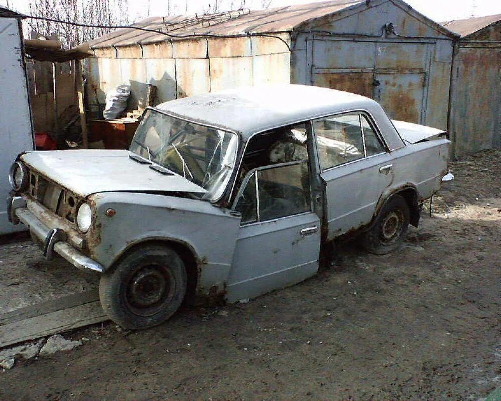 Купила гнилую машину. Ваз 2106 гнилая битая. Ваз 2106 ржавая. Гнилые жигули 2107. Жигули ваз 2101 ржавая.