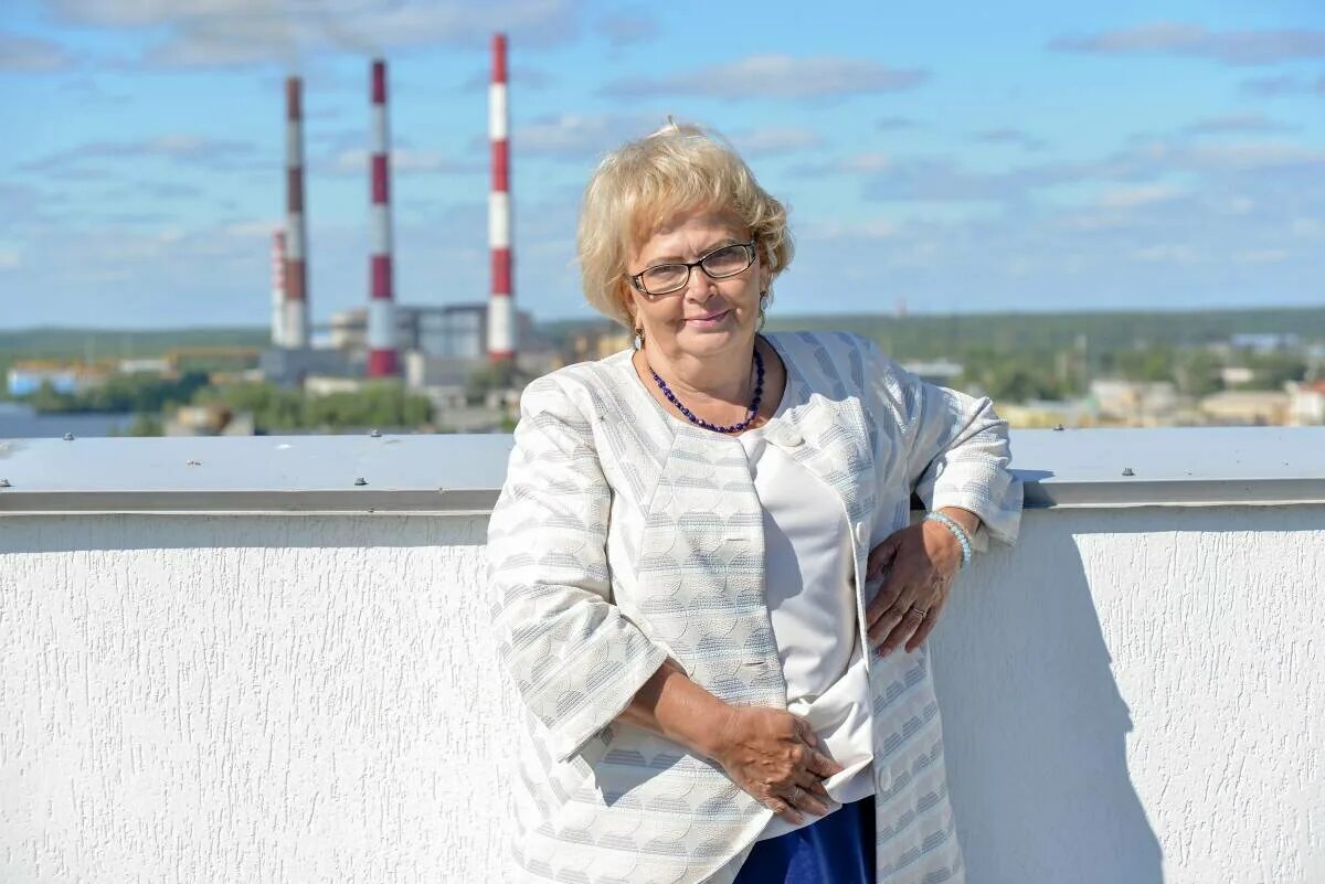 Школа 125 самара. Учителя 37 школы владимир. Гимназия 47 екатеринбург учителя. Коллектив воспитателей. Профессия учитель.