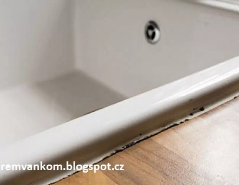 Силикон между ванной и стеной. Стык акриловой ванны. Красивые стыки в ванной. Старый герметик в ванной. Плинтус ванна герметик
