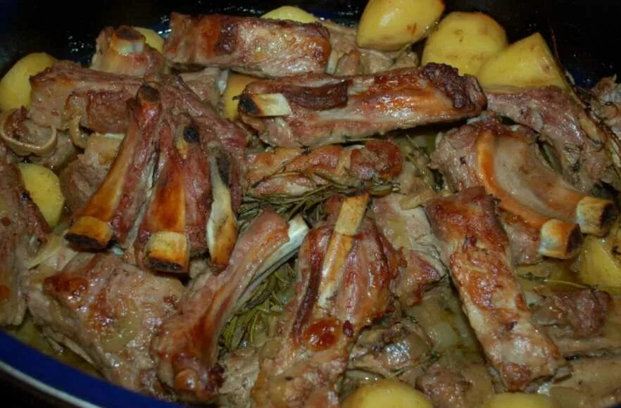 Ребрышки с картошкой в духовке Рецепт Ребрышки, Еда, Картофельные блюда