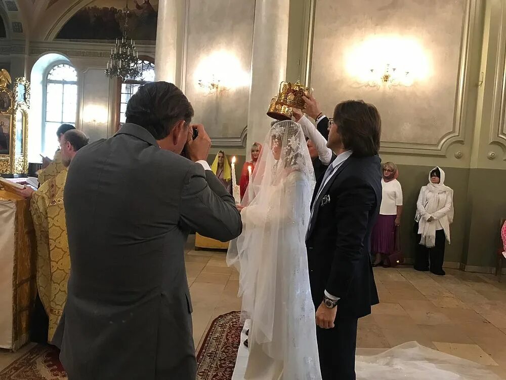 Роспись в загсе без церемонии. Платье для венчания. Браковенчание. Венчание в церкви на руси. Церемония в загсе.